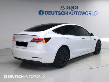 Tesla Model 3 — photo 02
