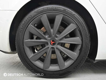 Tesla Model 3 — photo 05
