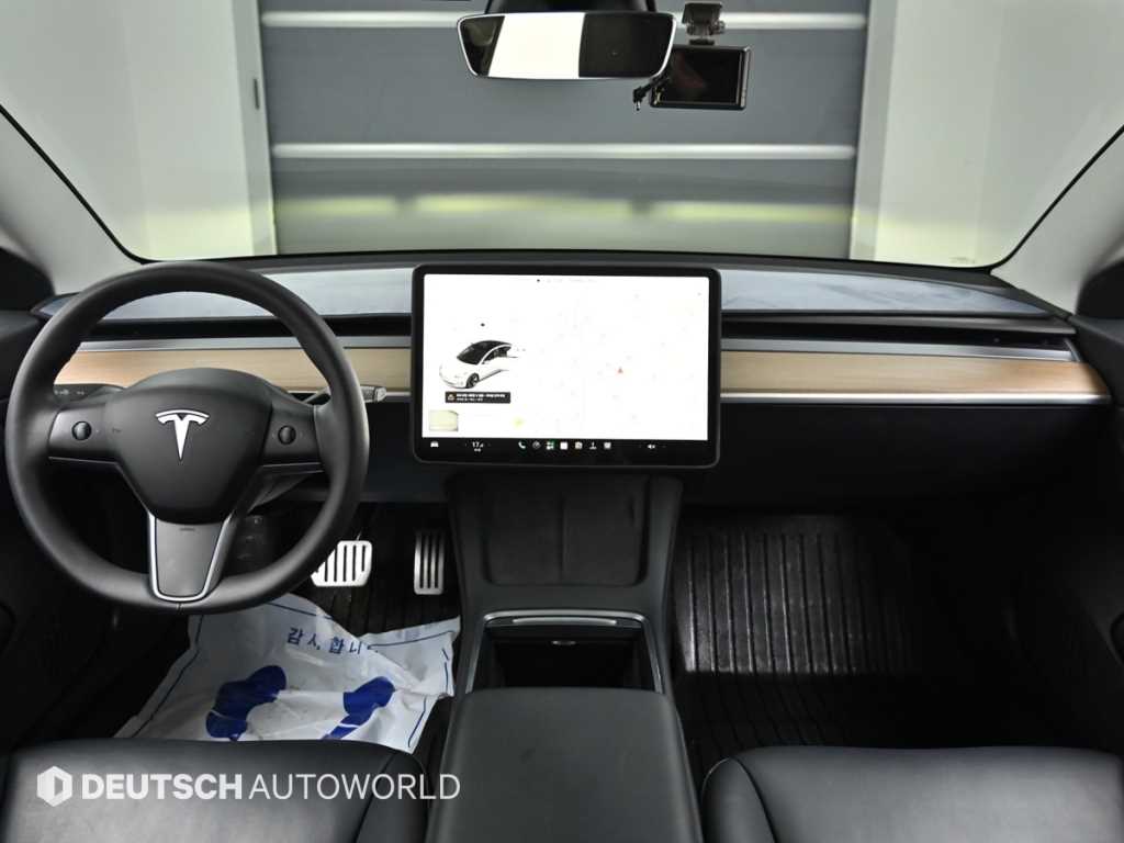 Tesla Model 3 — photo 07