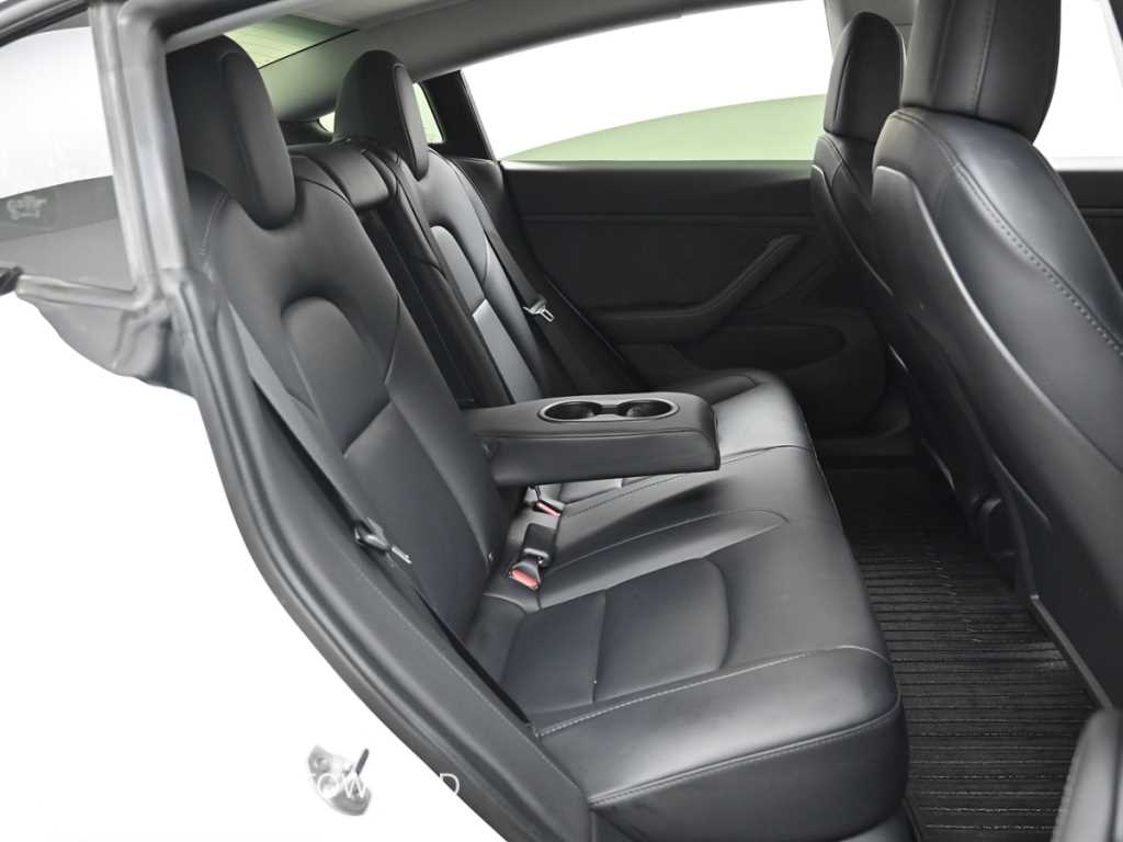 Tesla Model 3 — photo 12