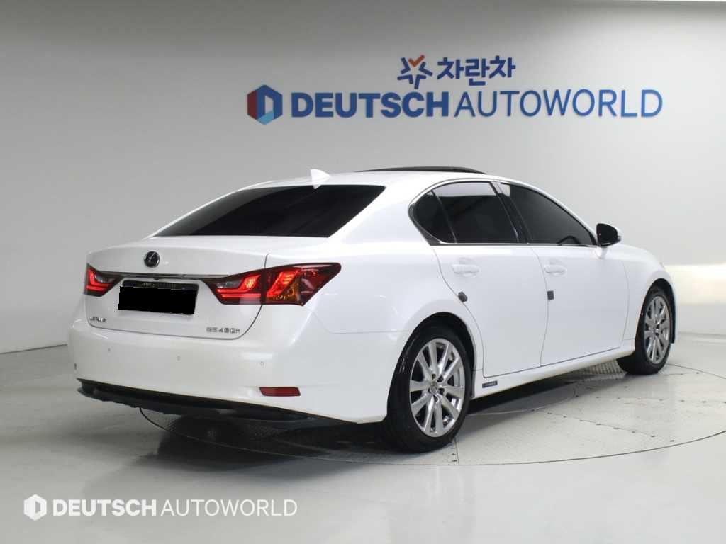 Lexus GS — photo 02
