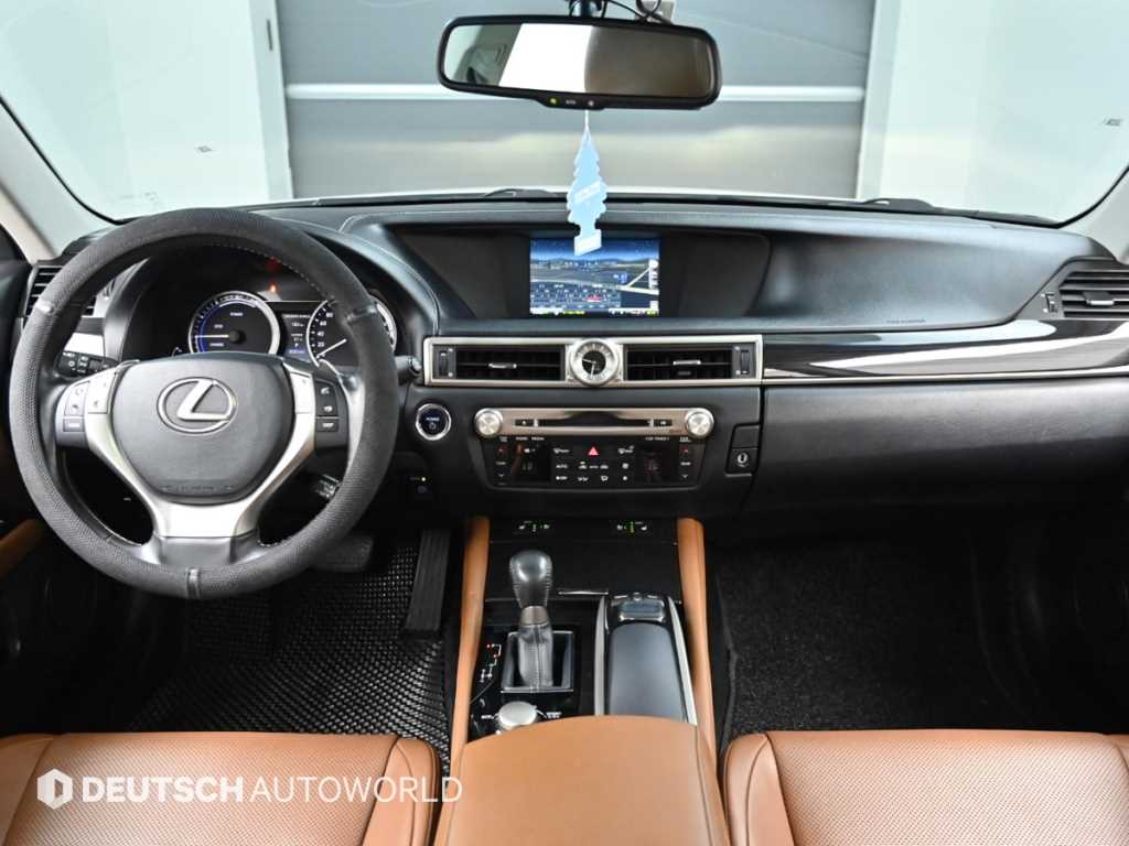 Lexus GS — photo 07