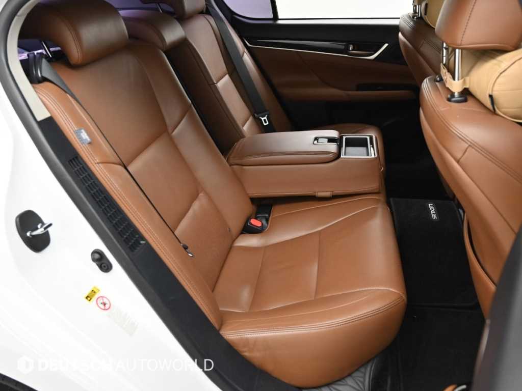 Lexus GS — photo 12