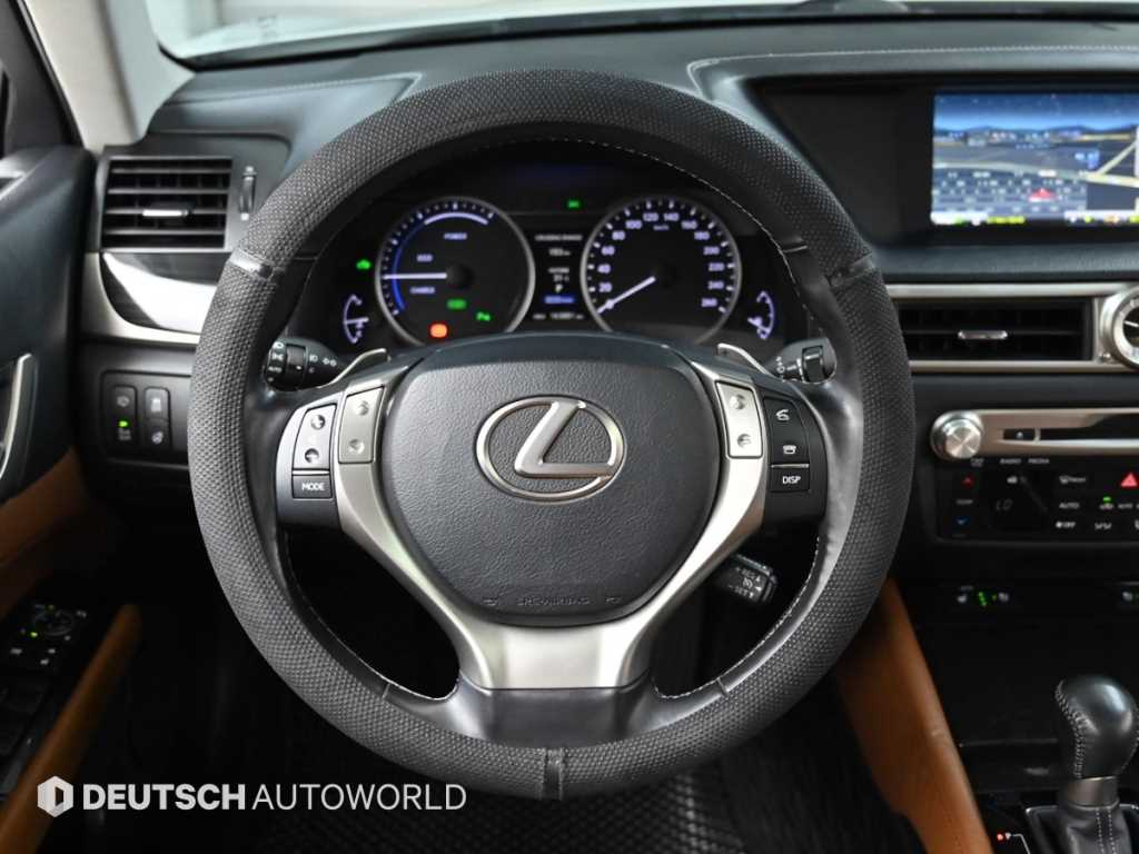 Lexus GS — photo 13