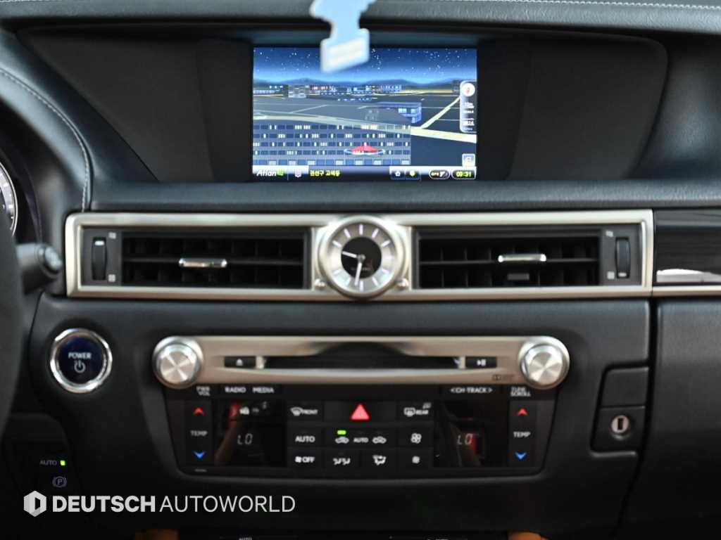 Lexus GS — photo 14