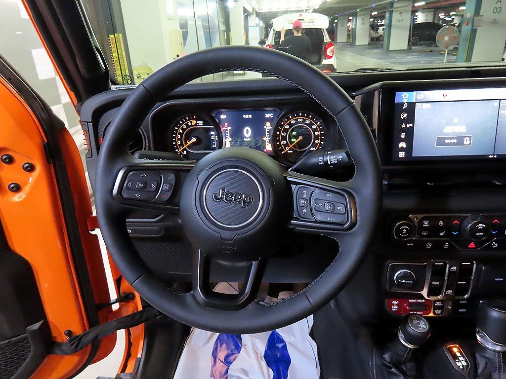 Jeep Gladiator — photo 08