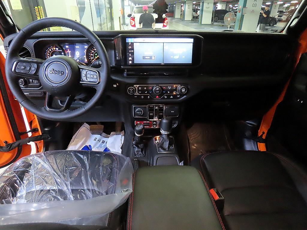 Jeep Gladiator — photo 10