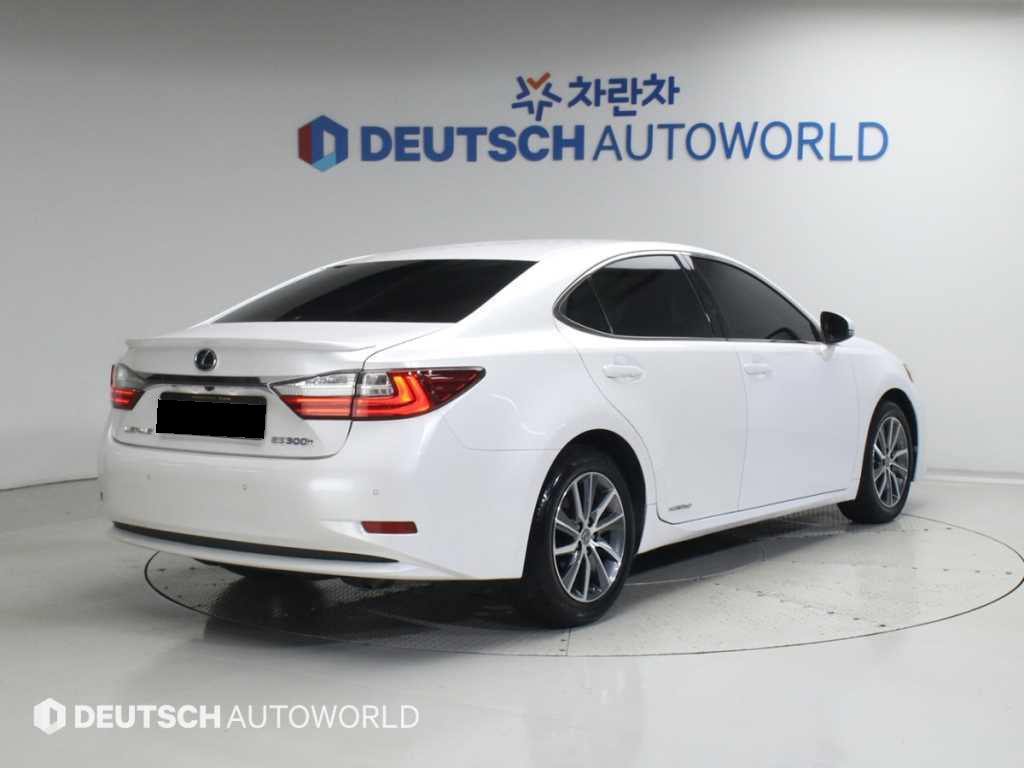 Lexus ES — photo 02