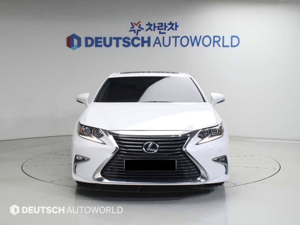 Lexus ES — photo 03