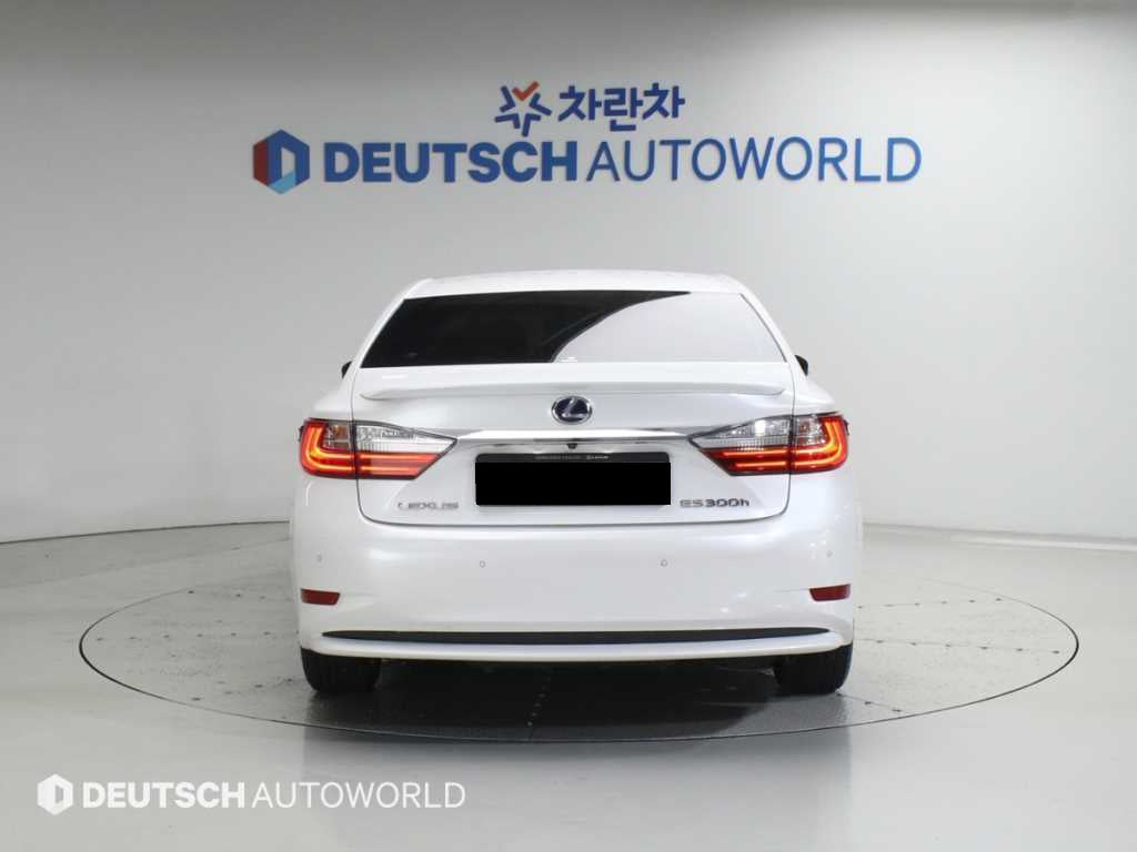 Lexus ES — photo 04