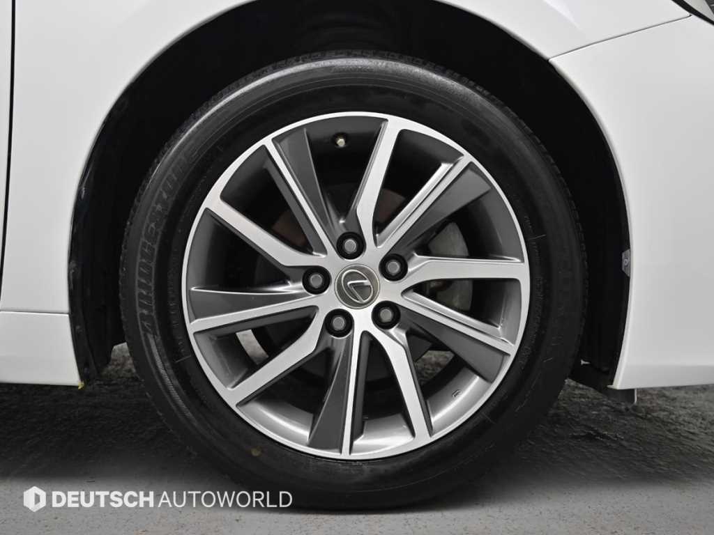 Lexus ES — photo 05