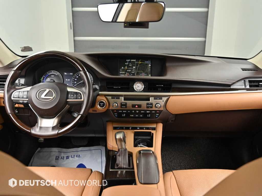 Lexus ES — photo 07
