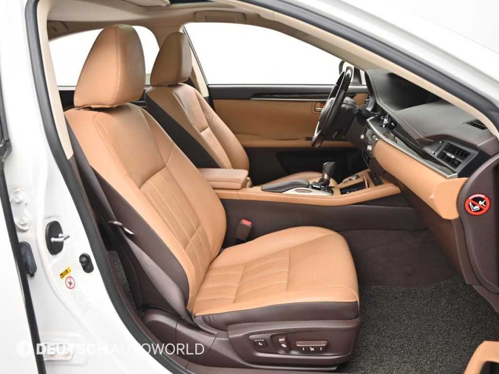 Lexus ES — photo 10