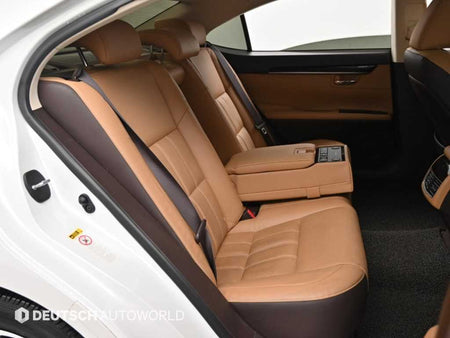 Lexus ES — photo 12