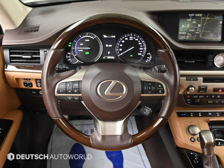 Lexus ES — photo 13