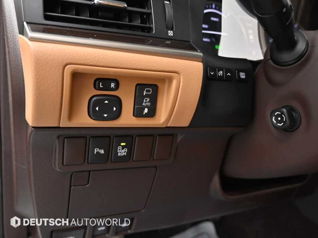 Lexus ES — photo 17