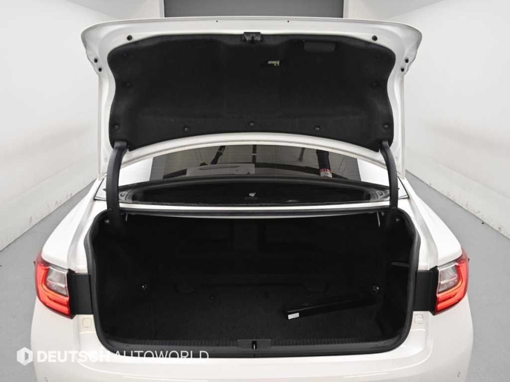 Lexus ES — photo 19