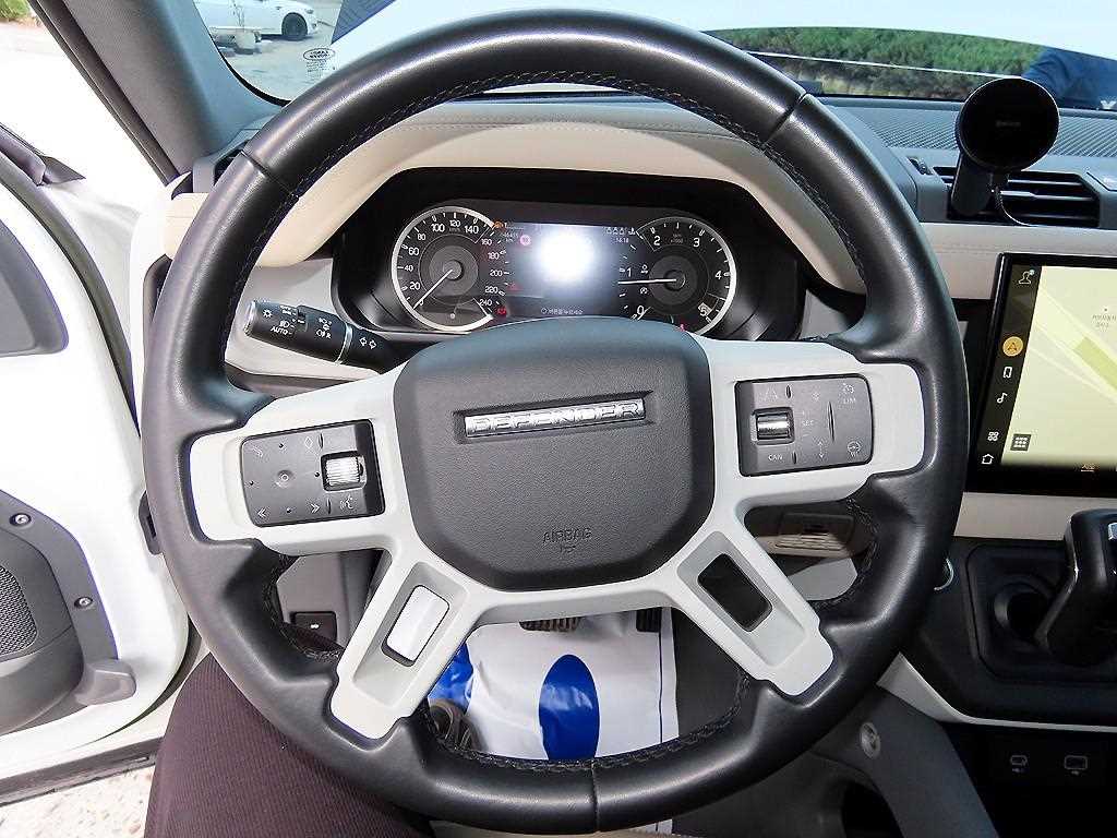 Land Rover Defender — photo 09