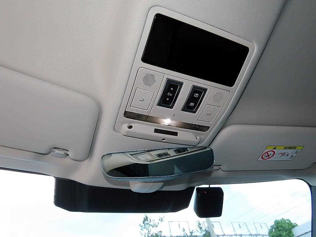 Land Rover Defender — photo 15