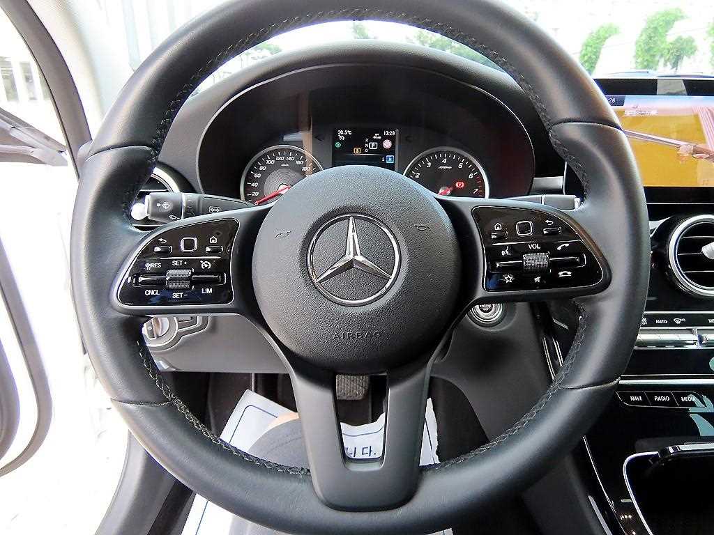 Mercedes-Benz C-Class — photo 08