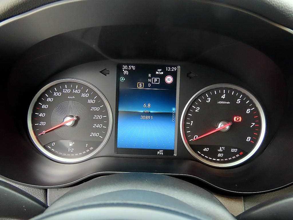 Mercedes-Benz C-Class — photo 09