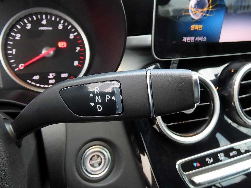 Mercedes-Benz C-Class — photo 10