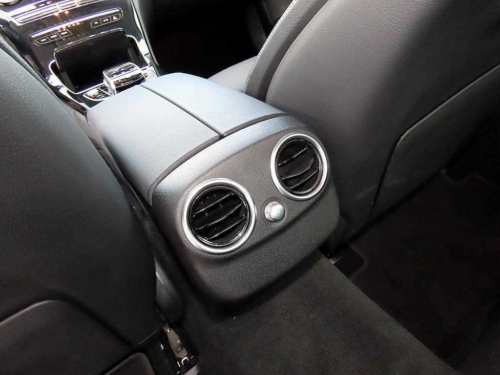 Mercedes-Benz C-Class — photo 17