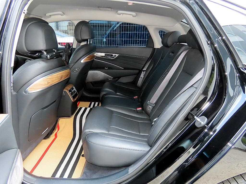 Kia K9 — photo 06