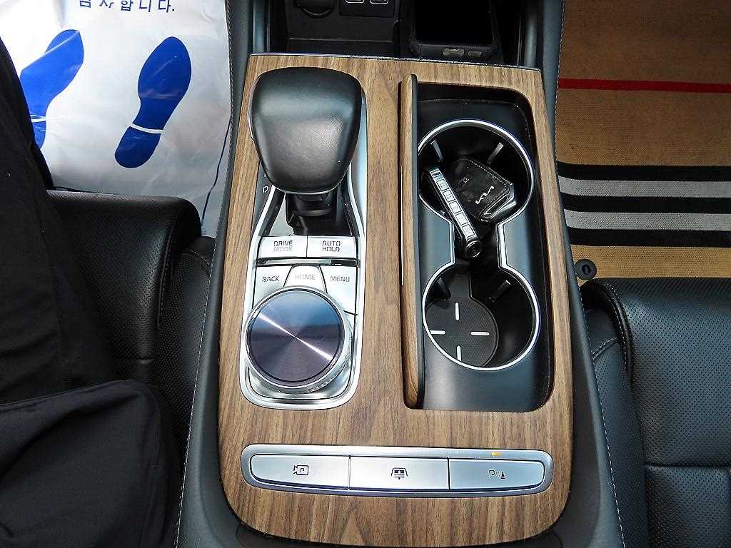 Kia K9 — photo 11