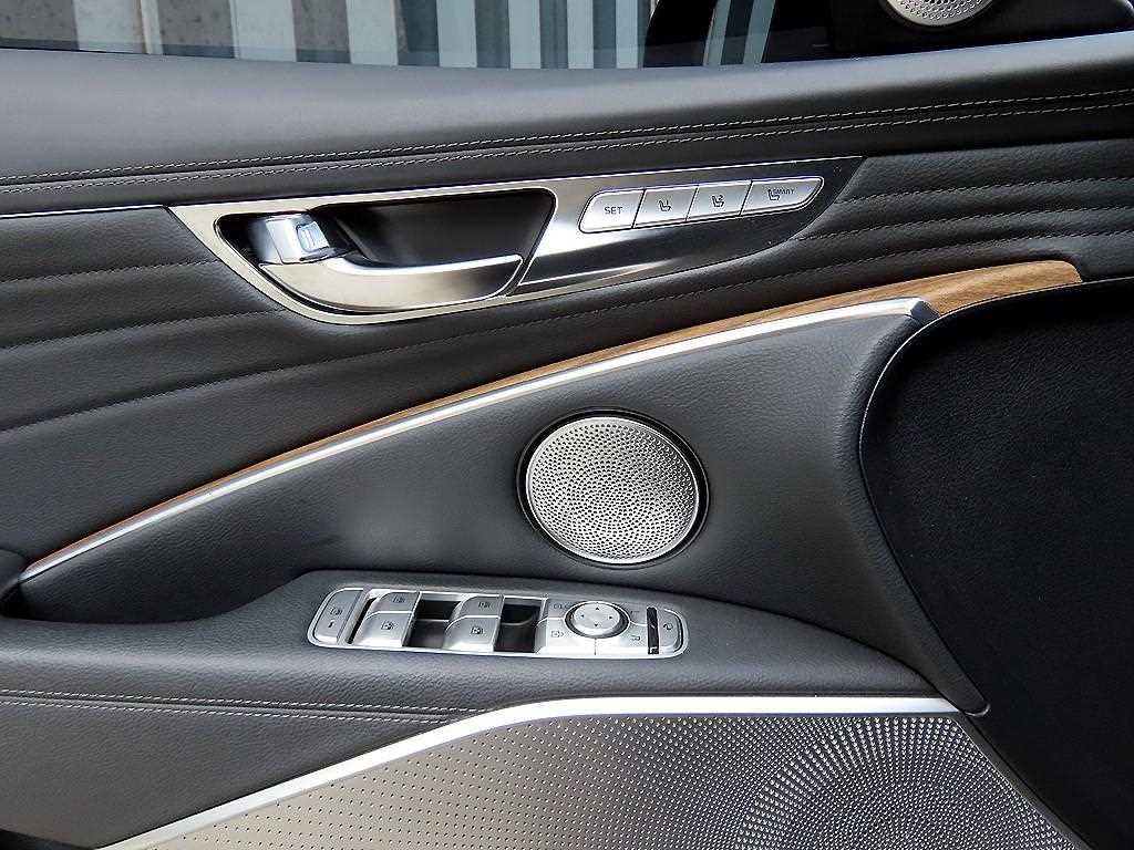 Kia K9 — photo 12