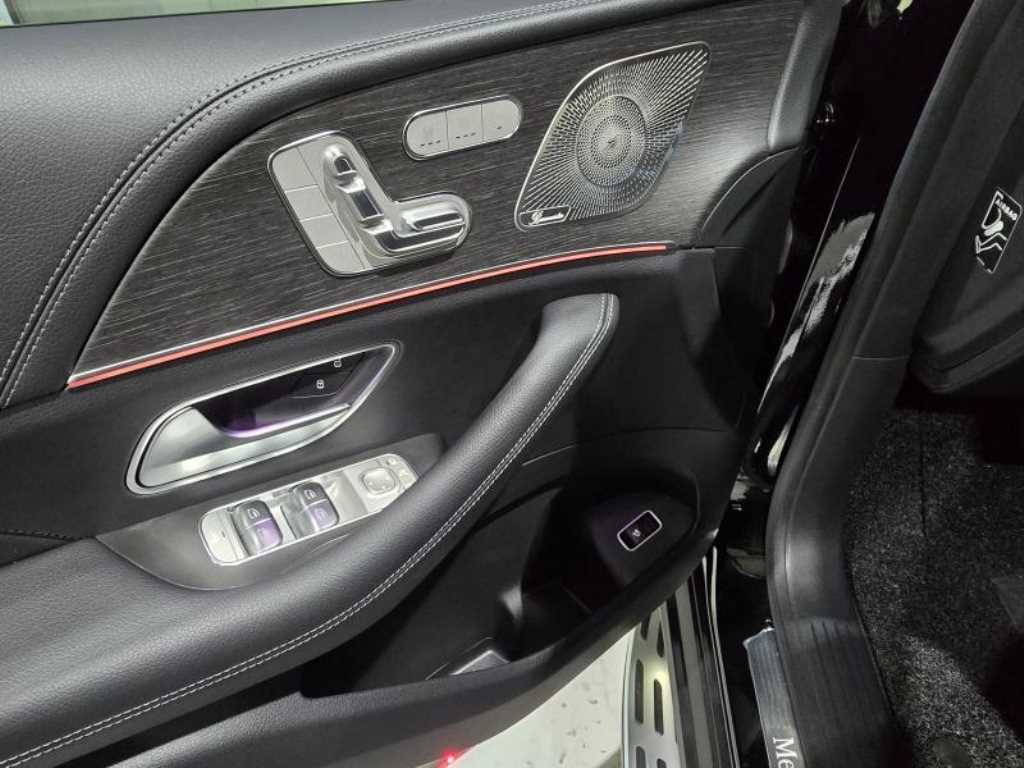 Mercedes-Benz GLE-Class — photo 09