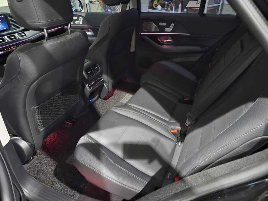 Mercedes-Benz GLE-Class — photo 12