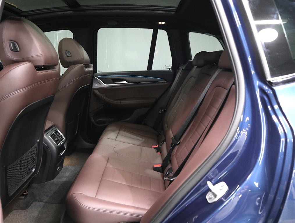 BMW iX3 — photo 10