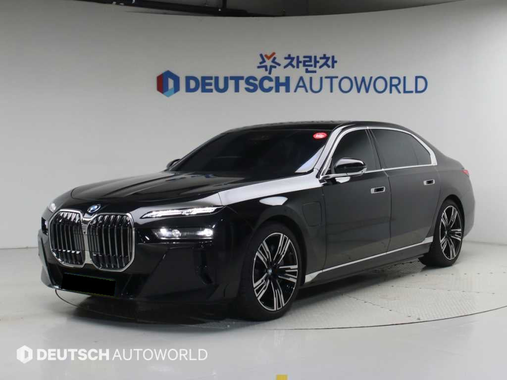 BMW 7-Series — photo 01