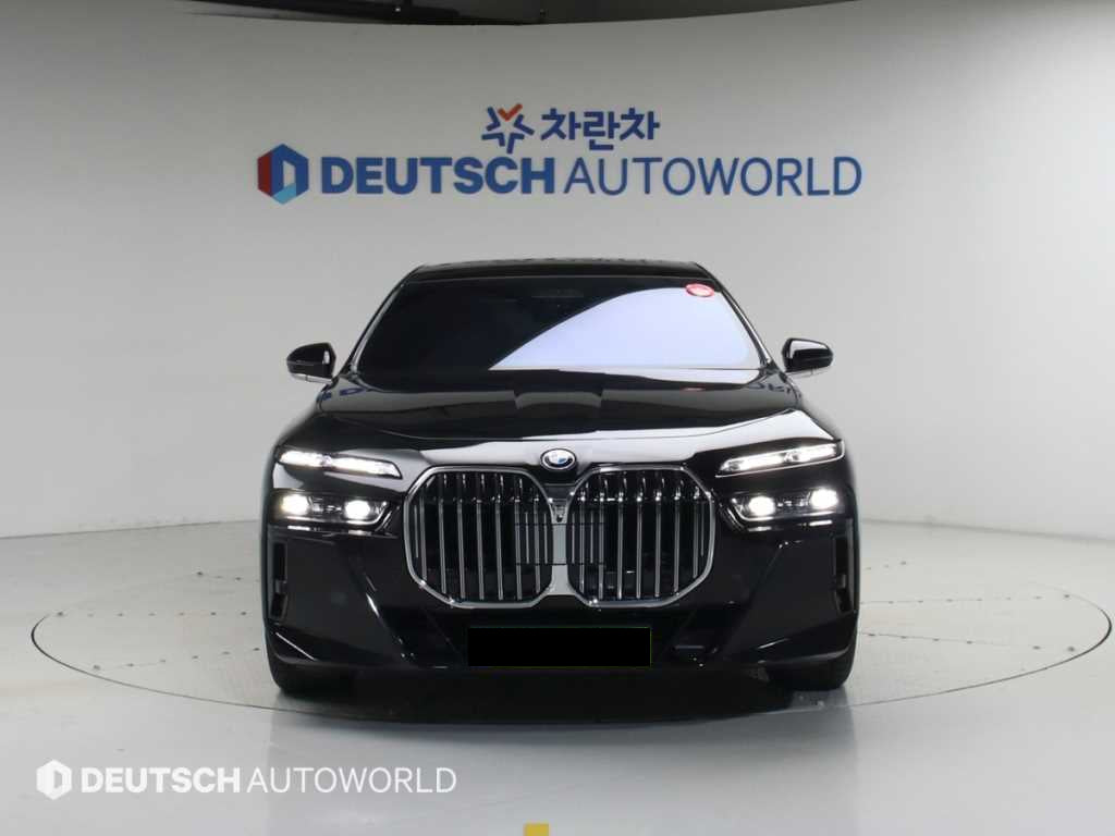 BMW 7-Series — photo 03