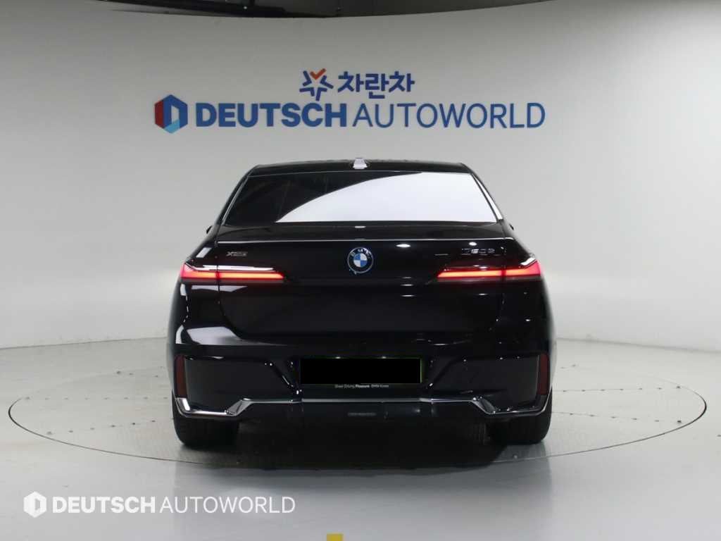 BMW 7-Series — photo 04