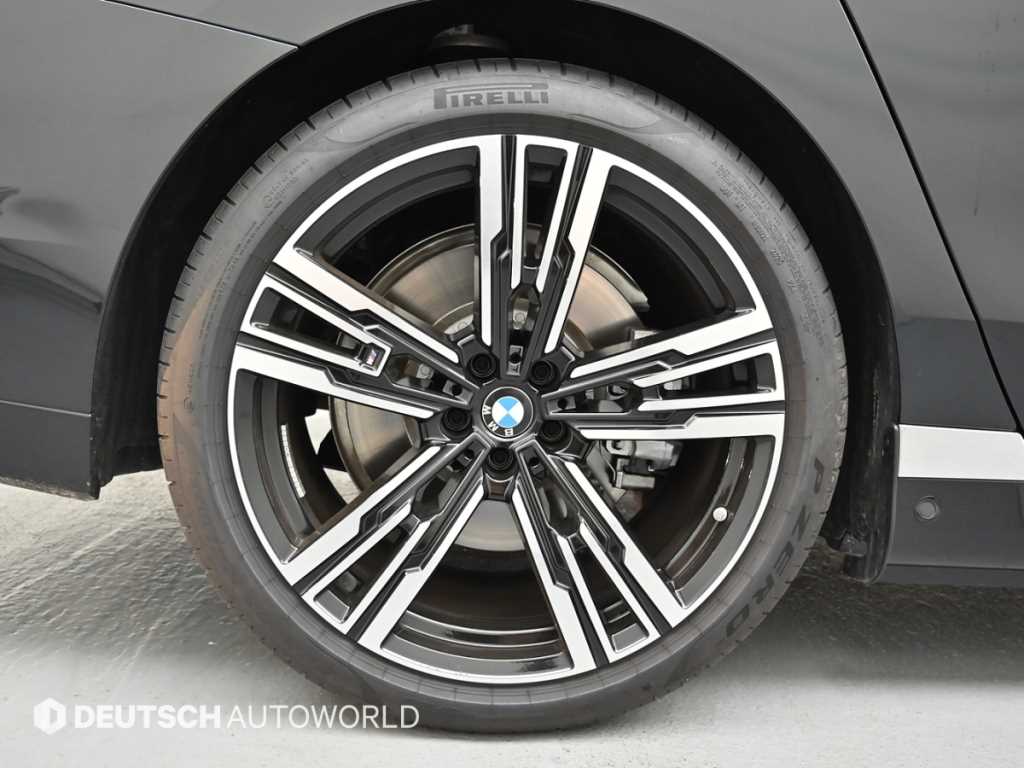 BMW 7-Series — photo 05