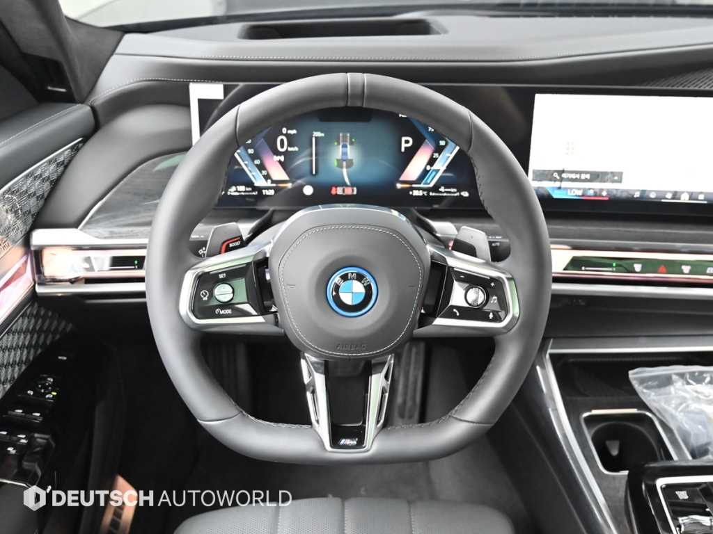 BMW 7-Series — photo 13