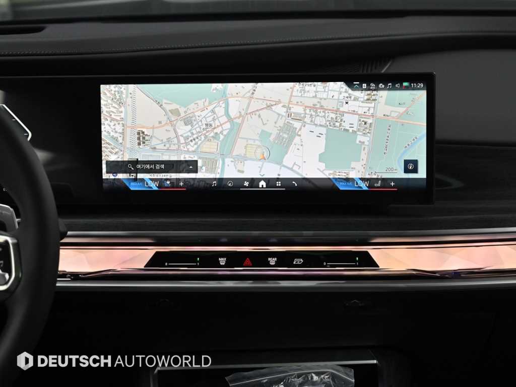 BMW 7-Series — photo 14