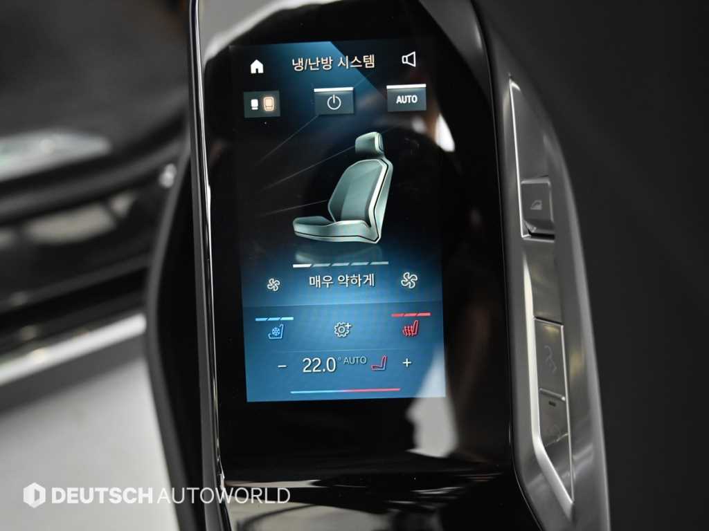 BMW 7-Series — photo 16