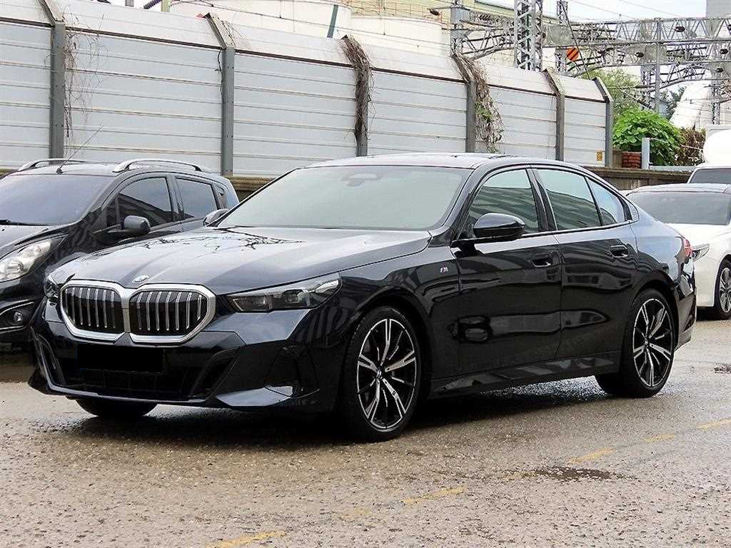 BMW 5-Series — photo 02