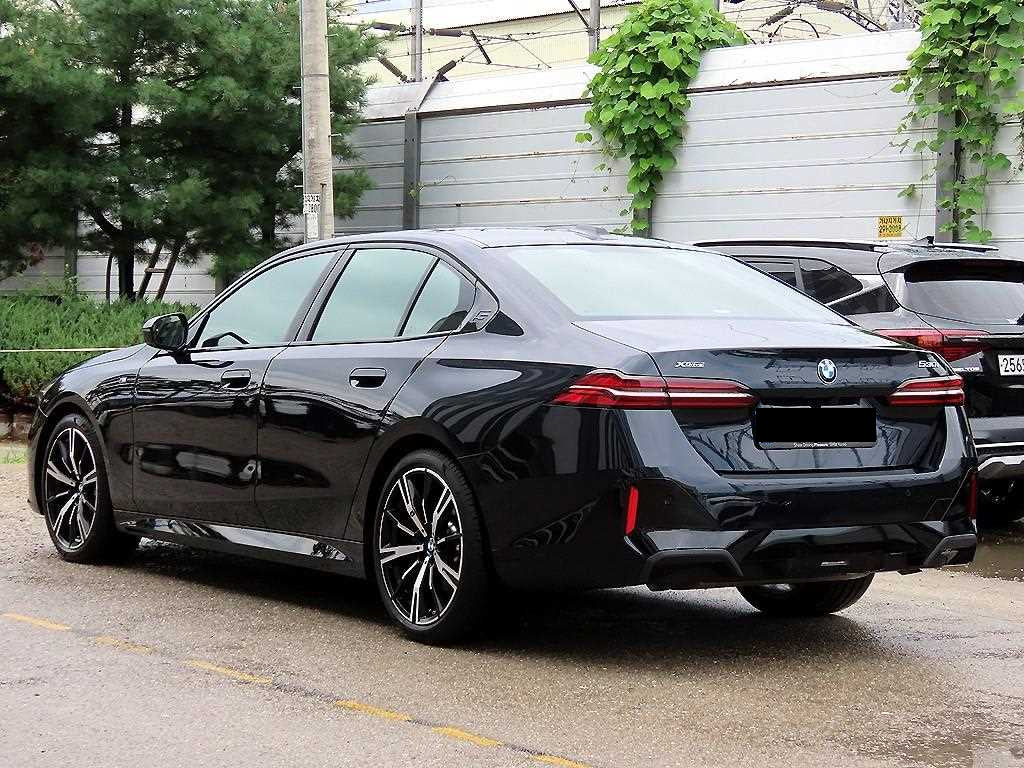BMW 5-Series — photo 03
