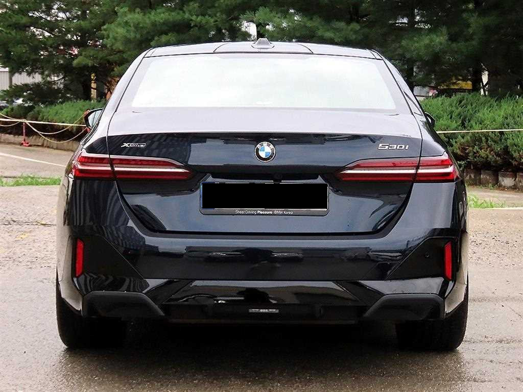 BMW 5-Series — photo 04