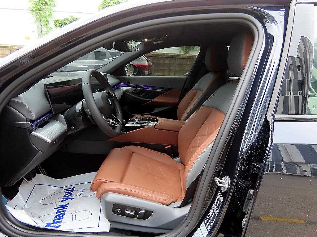 BMW 5-Series — photo 05