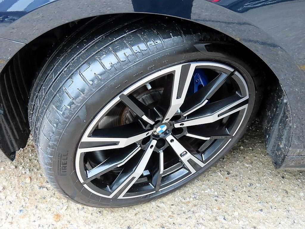 BMW 5-Series — photo 20