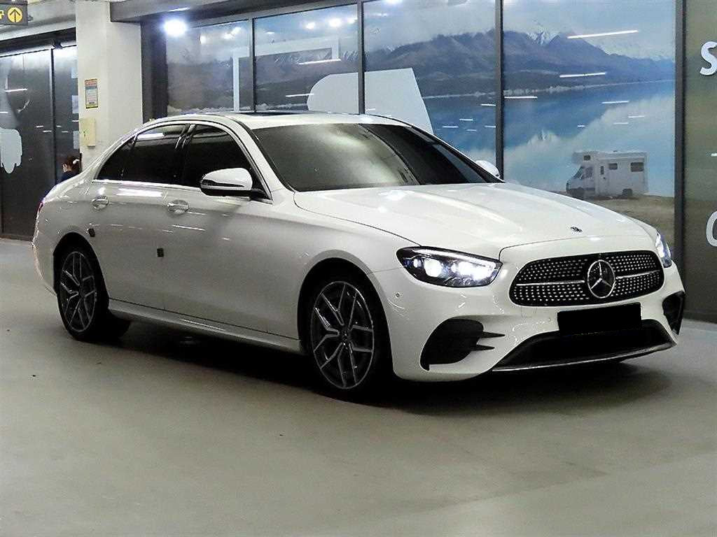 Mercedes-Benz E-Class — photo 01