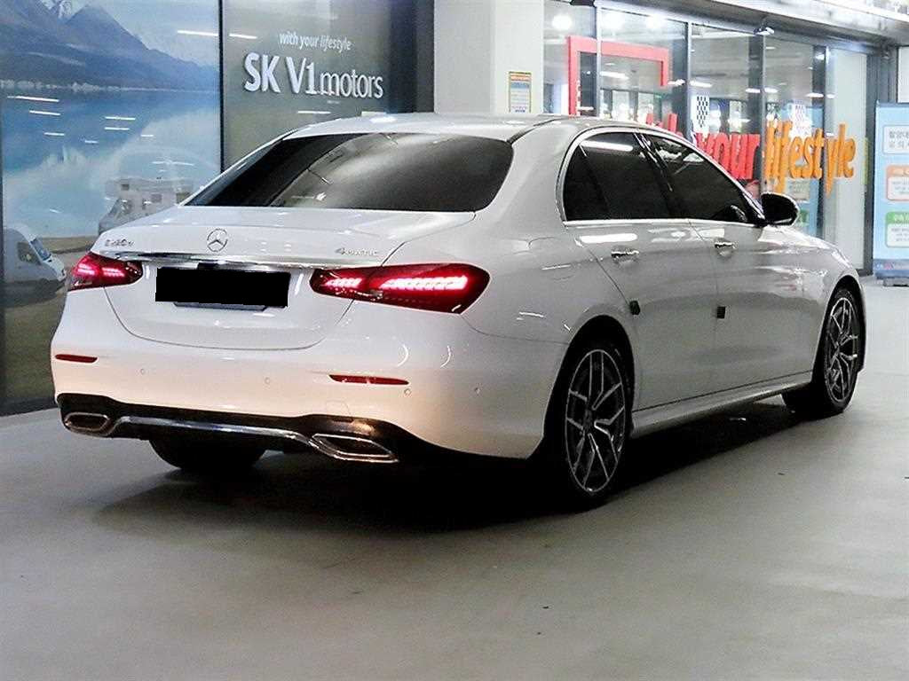 Mercedes-Benz E-Class — photo 04