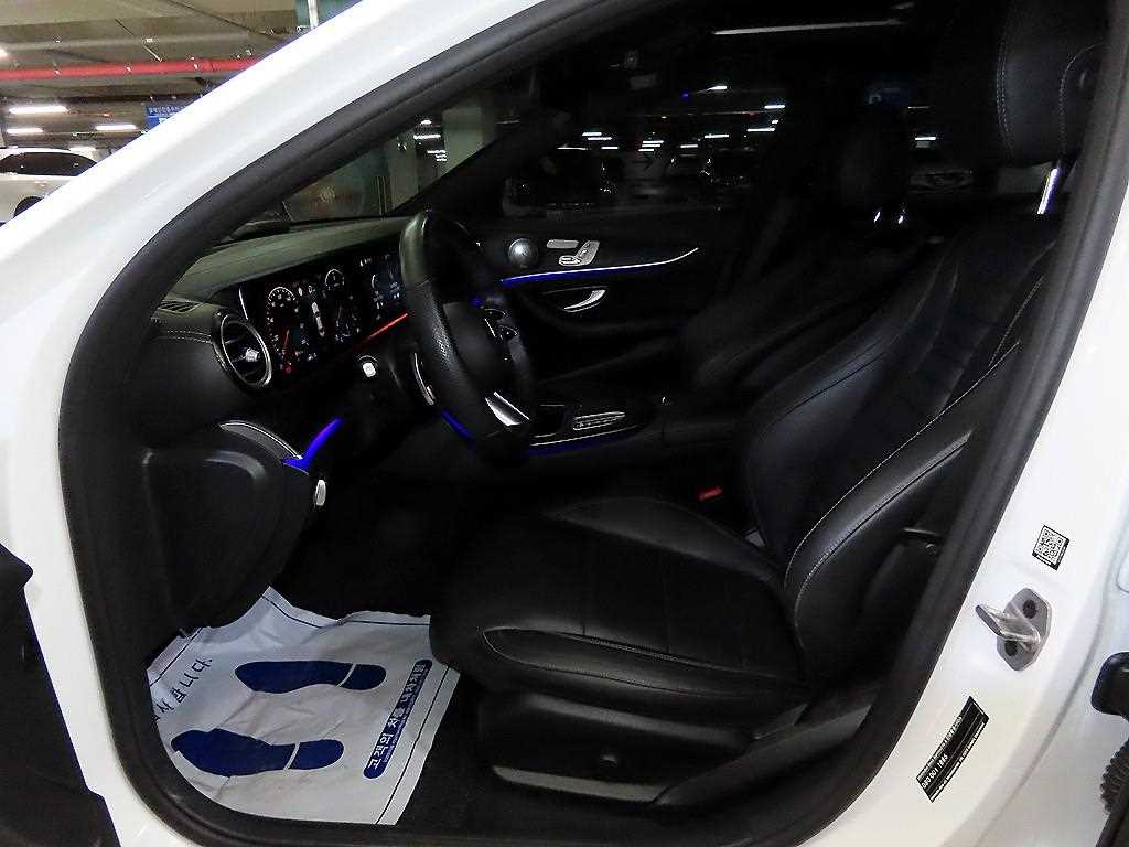 Mercedes-Benz E-Class — photo 06