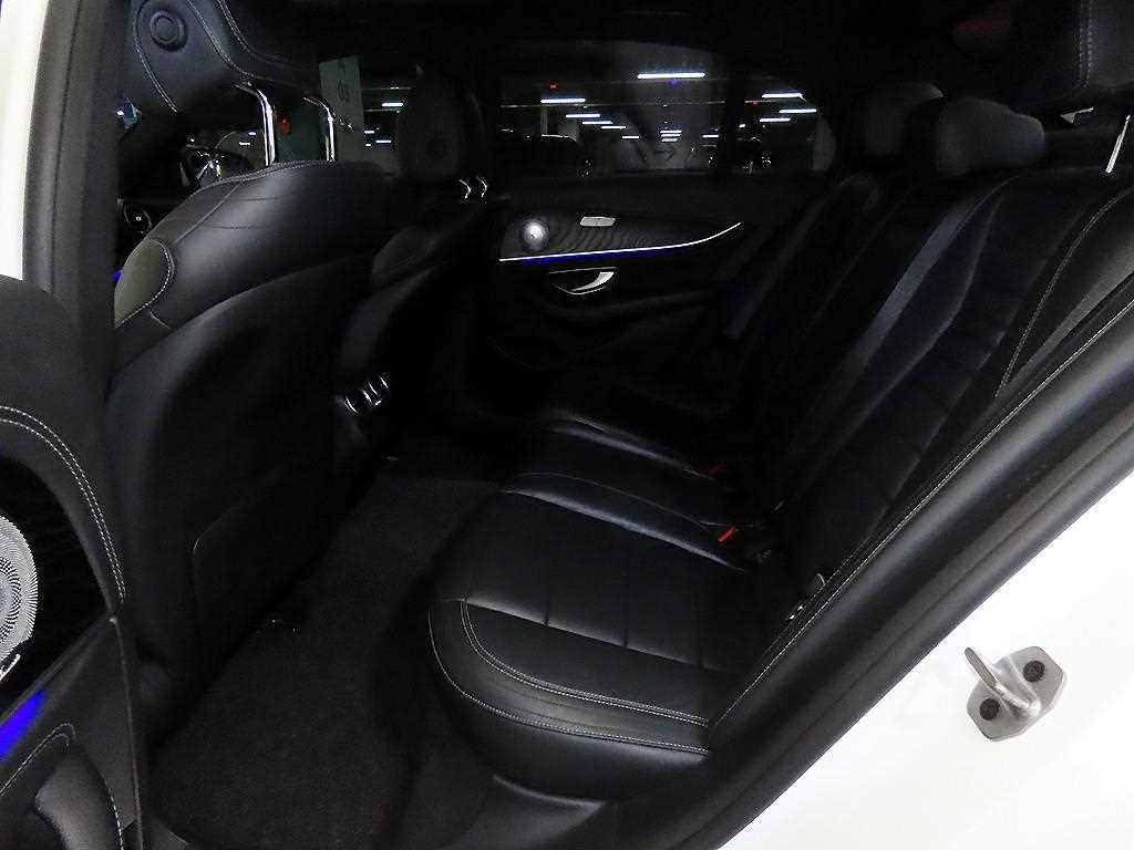 Mercedes-Benz E-Class — photo 07