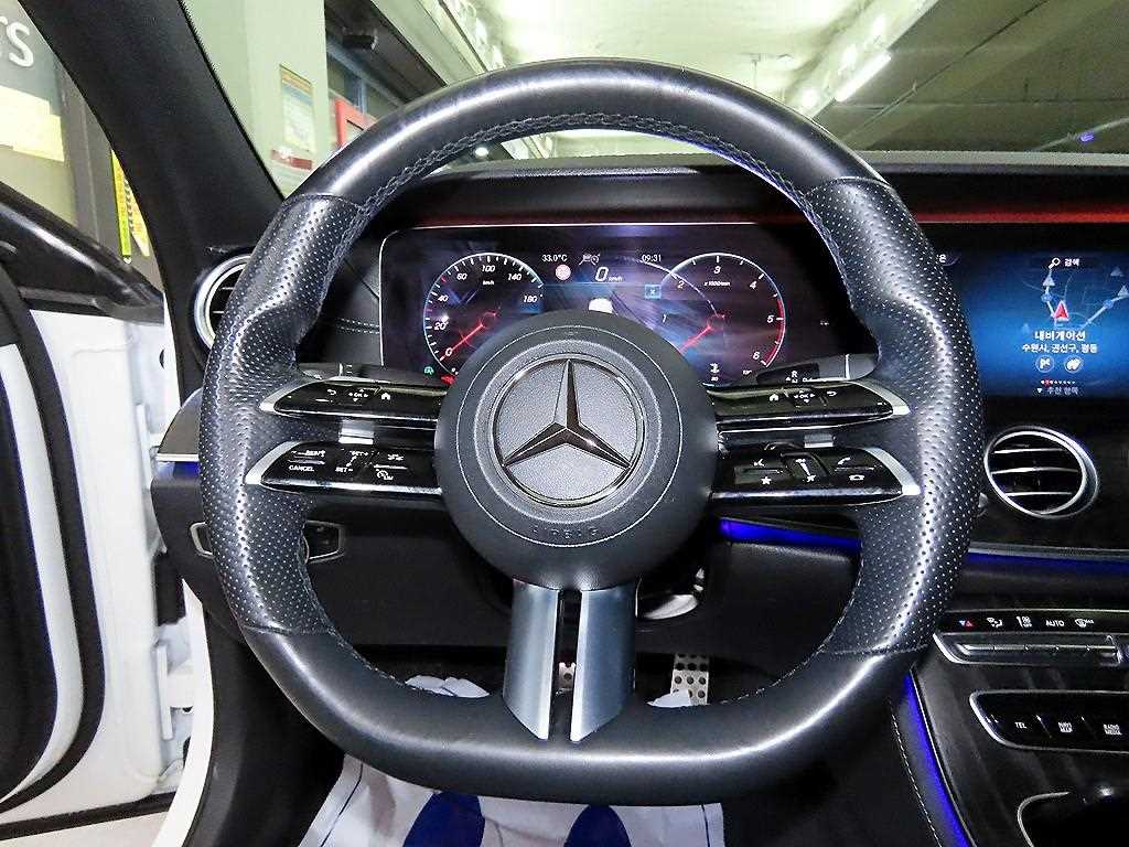 Mercedes-Benz E-Class — photo 08